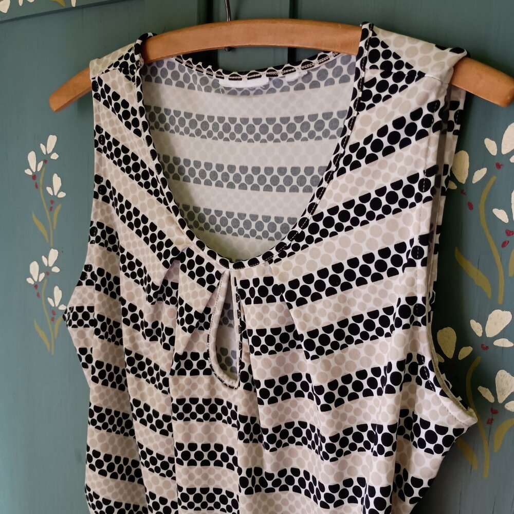 Geometric Sleeveless Woman's Top Keyhole Neckline Pleats at Waist Sz M